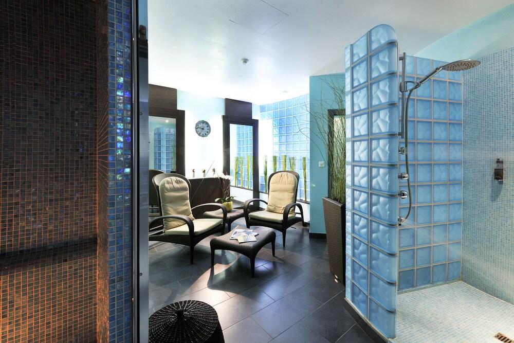 Beau Rivage Hotel Neuchâtel Dış mekan fotoğraf A modern bathroom