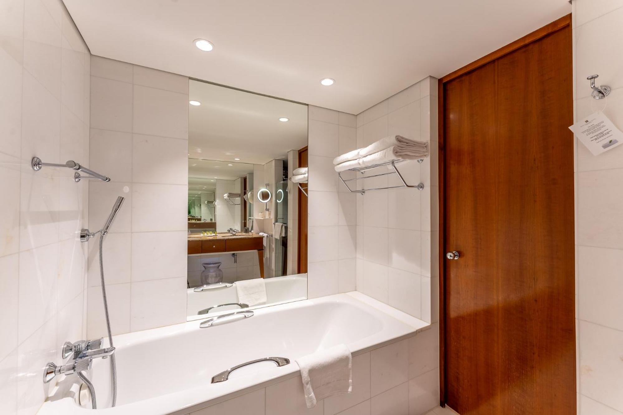Beau Rivage Hotel Neuchâtel Dış mekan fotoğraf Bathroom