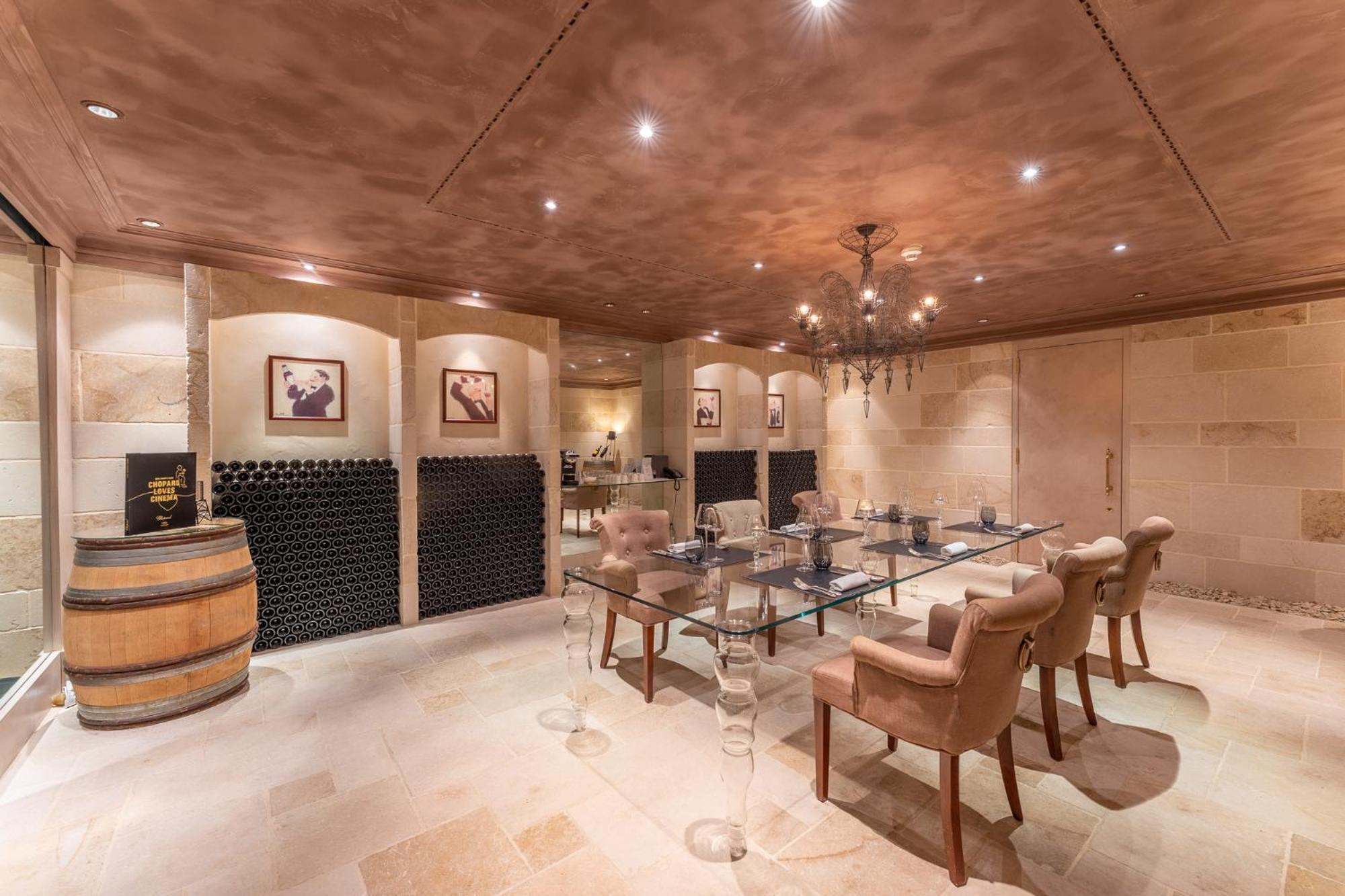 Beau Rivage Hotel Neuchâtel Dış mekan fotoğraf Wine tasting room at the Château d'Ardenne